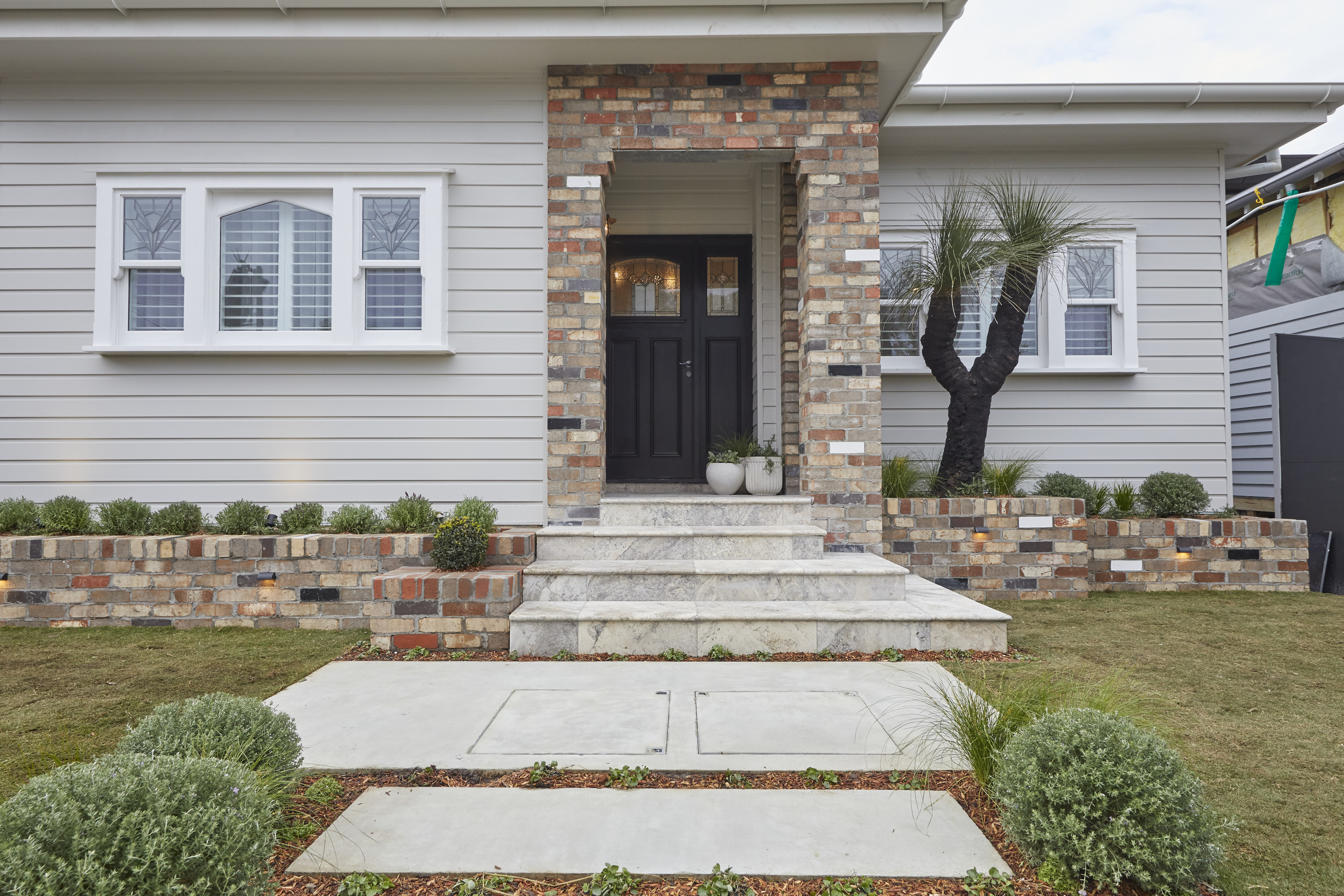 RM10 Front Garden Sarah George 050 (1)