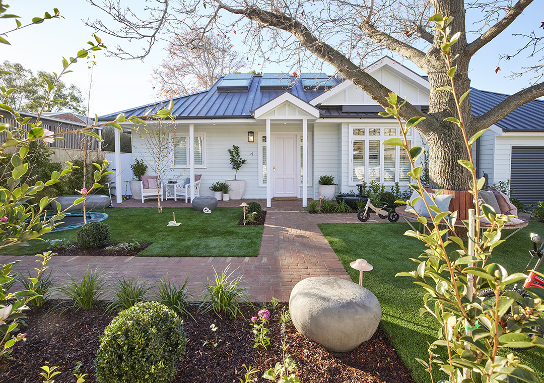 Gallery H2 Rm12 Front Garden Mitch Mark 025